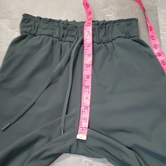 Lululemon Stretch High-Rise Pant 7/8 Length. 27" Inseam. Green. Size 2. - Picture 5 of 11